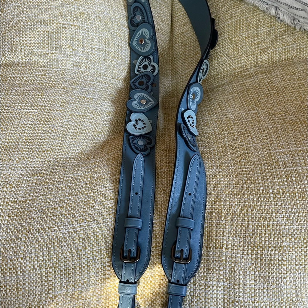 ***SOLD*** Coach Blue Leather heart appliques bagstrap with Gunmetal Hardware - Picture 5 of 6